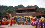 Tái diễn tình trạng không mặc áo phao tại suối Yến, chùa Hương